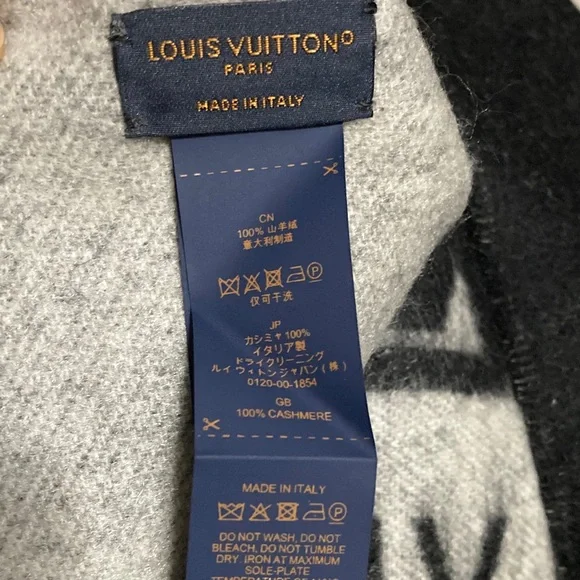 Louis Vuitton Elegant Black and Gray Floral Scarf - Picture 2 of 2